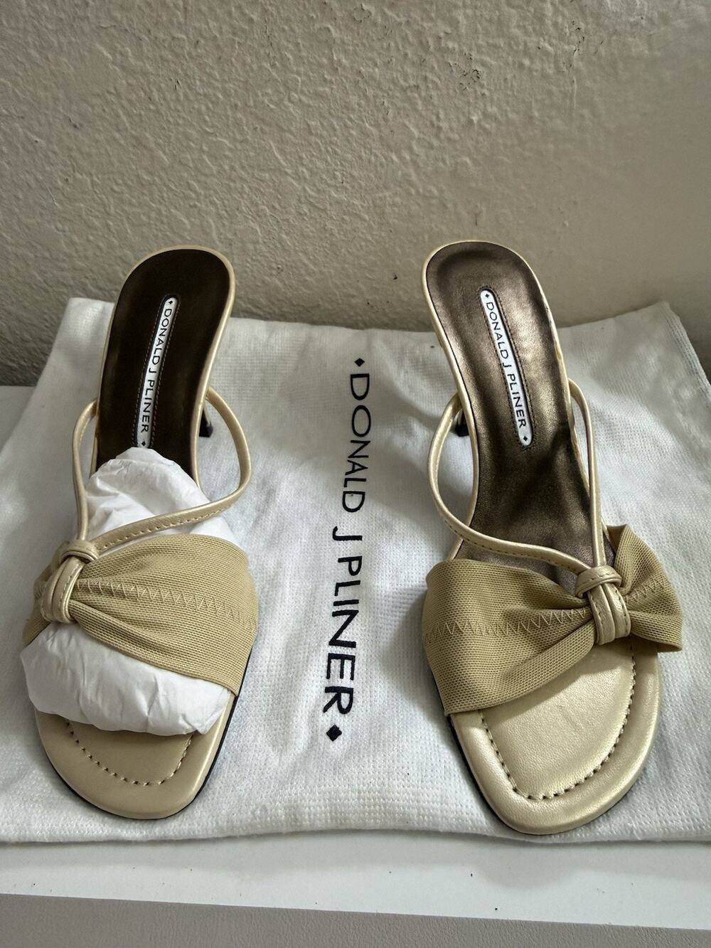 Donald J Pliner 7M Gold Mesh Bow Kitten Heel Sandals Made in Spain